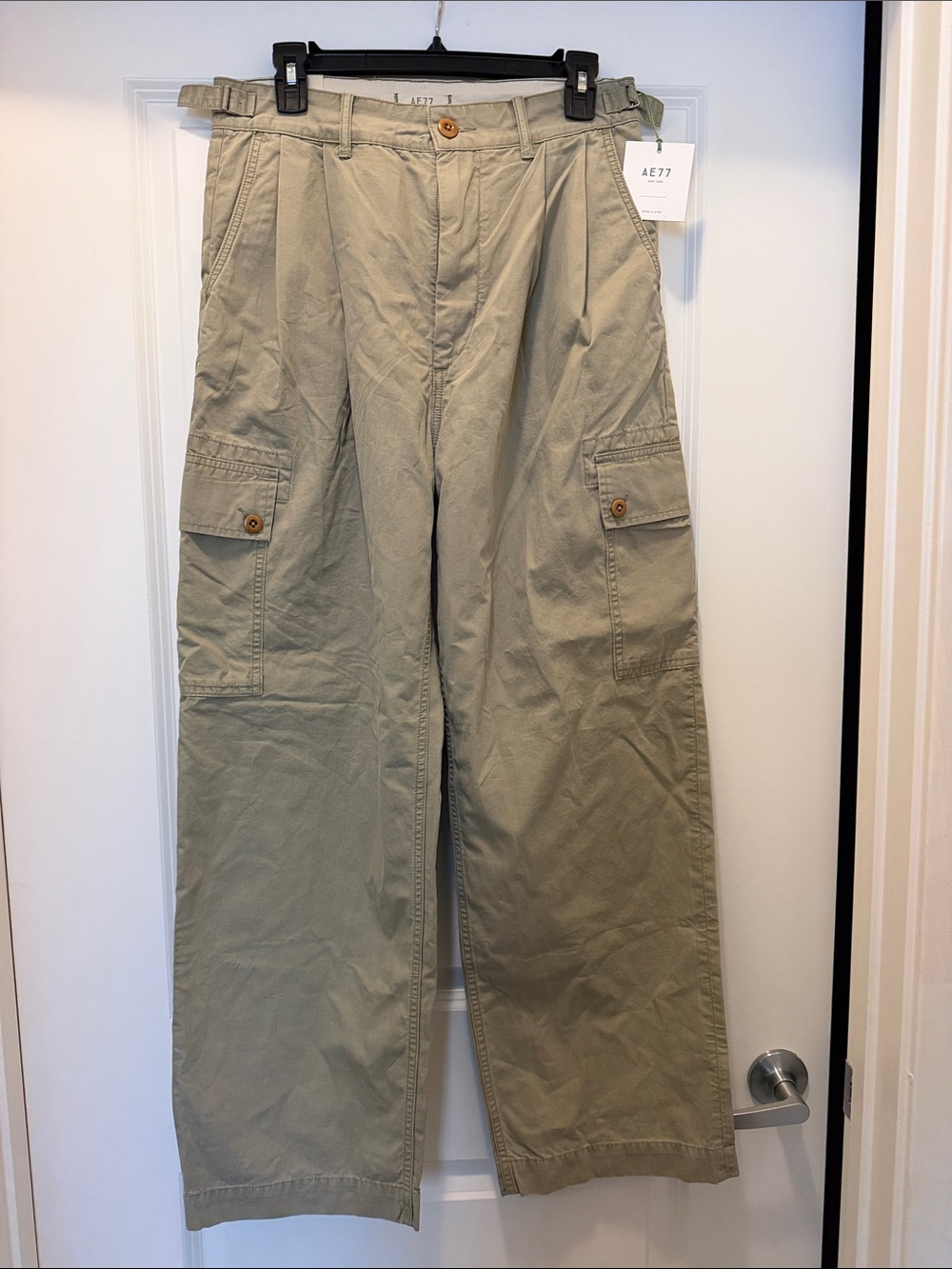 Woman’s Cargo Pants in Khaki